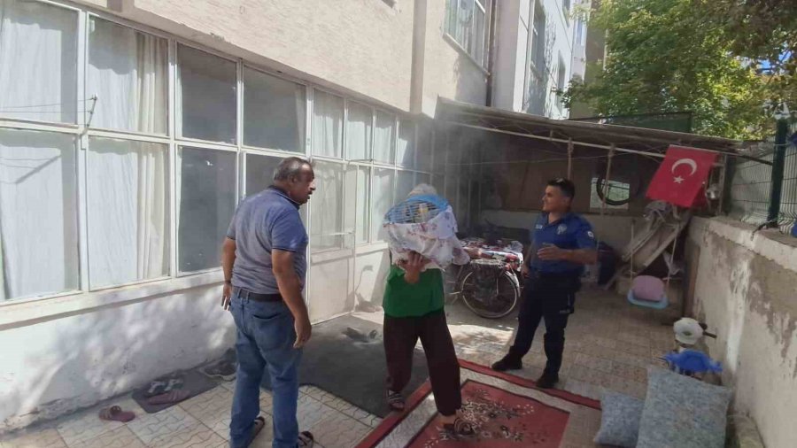 Evinde Yangın Çıkan Kadın, Can Yoldaşını Ölüme Terk Etmedi