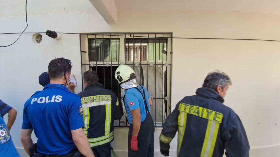 Evinde Yangın Çıkan Kadın, Can Yoldaşını Ölüme Terk Etmedi