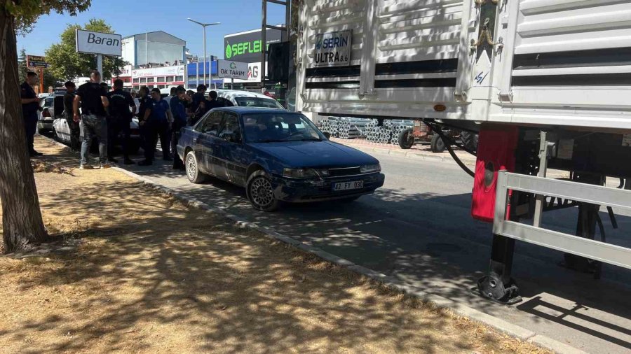 Husumetlisini Öldürdü, Bankada Yakalandı