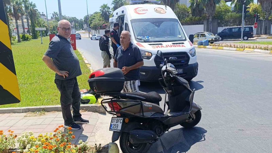 Manavgat’ta Motosikletler Çarpıştı: 1 Yaralı