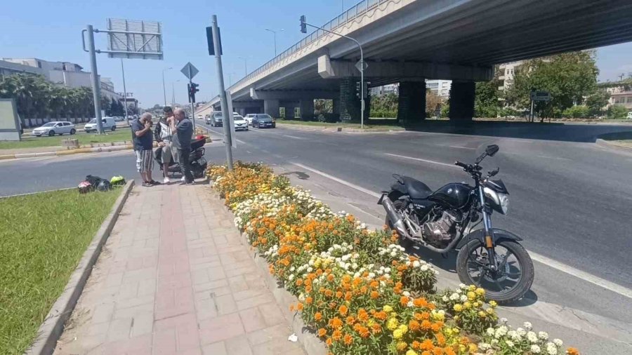 Manavgat’ta Motosikletler Çarpıştı: 1 Yaralı