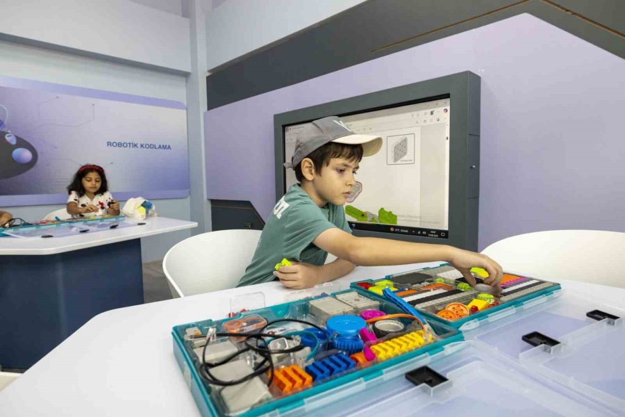 Mercan Bilim Merkezi’nde Yaz Tatili Bilimle Geçiyor