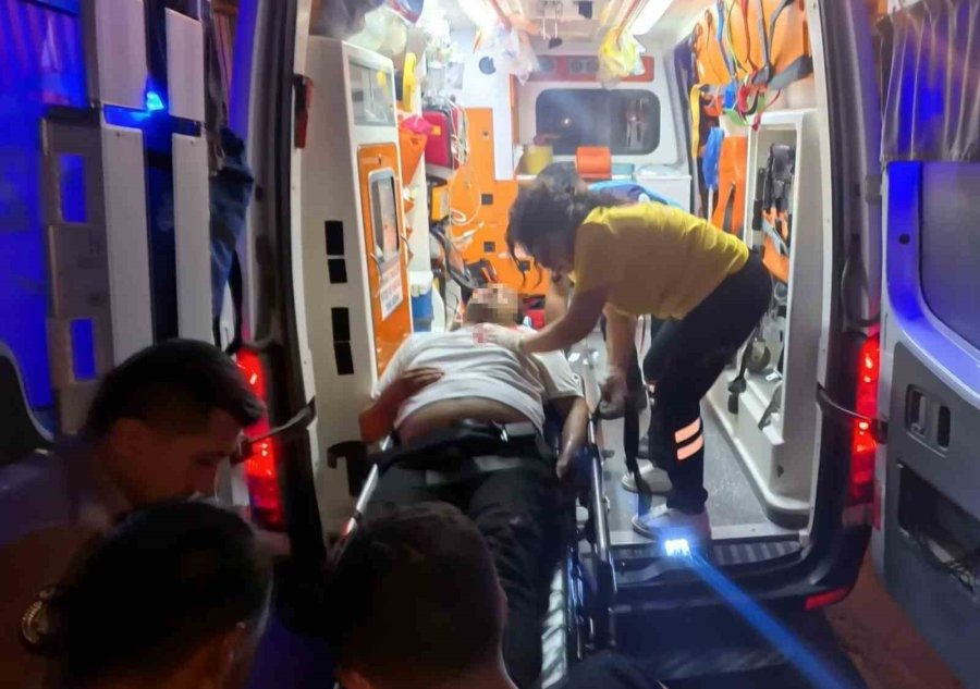 Sevgilisinin Kardeşi Tarafından Bıçaklanan Şahıs Ağır Yaralandı