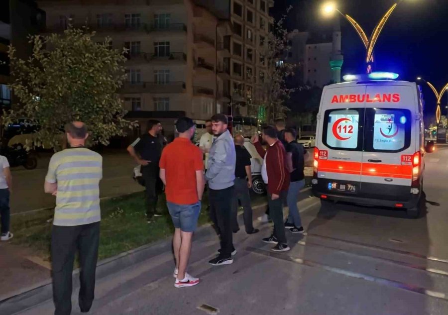 Aksaray’da Kontrolden Çıkan Otomobil Refüje Çıktı: 1 Yaralı