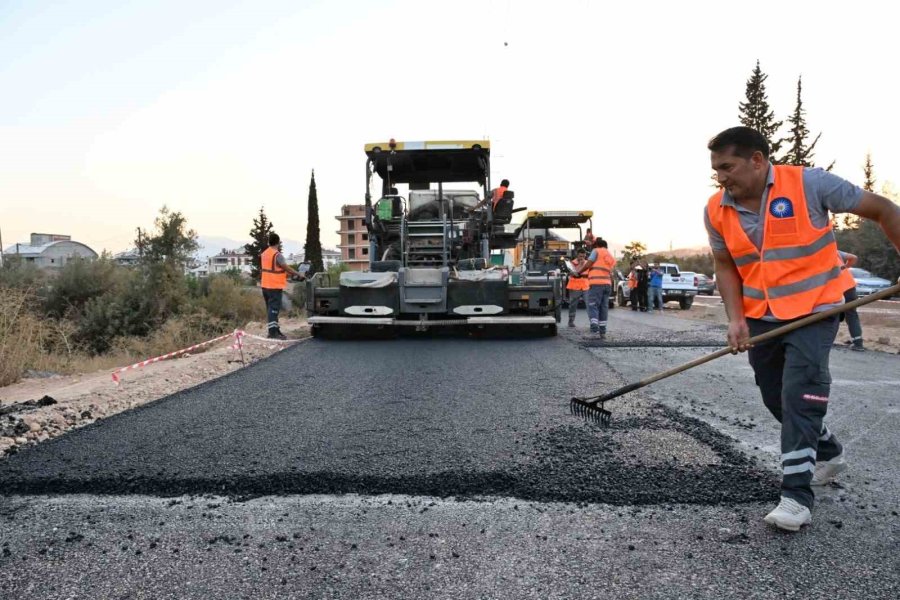 Büyükşehir’den Şehir Hastanesi Yoluna Sıcak Asfalt