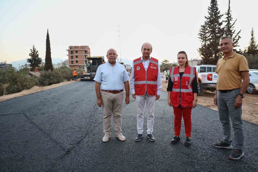 Büyükşehir’den Şehir Hastanesi Yoluna Sıcak Asfalt