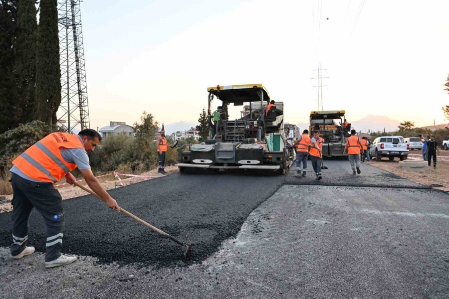 Büyükşehir’den Şehir Hastanesi Yoluna Sıcak Asfalt