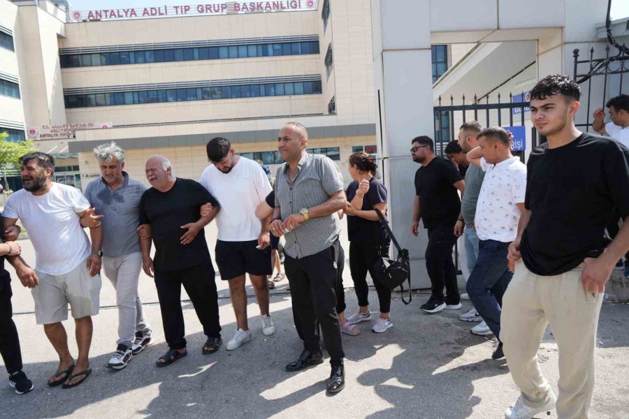 Pastane Cinayetinde Öldürülen Gencin Abisinin Feryatları Yürekleri Yaktı: "abi Ben Geliyorum De Ne Olur"