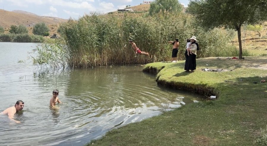 Antalya Sıcağından Kaçanlar, 1700 Rakımlı Turkuaz Renkli Dipsiz Göl’de Serinliyor