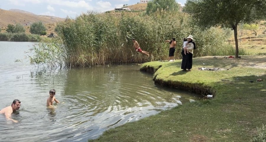 Antalya Sıcağından Kaçanlar, 1700 Rakımlı Turkuaz Renkli Dipsiz Göl’de Serinliyor