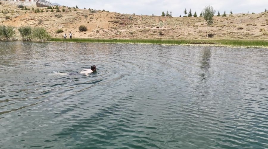 Antalya Sıcağından Kaçanlar, 1700 Rakımlı Turkuaz Renkli Dipsiz Göl’de Serinliyor
