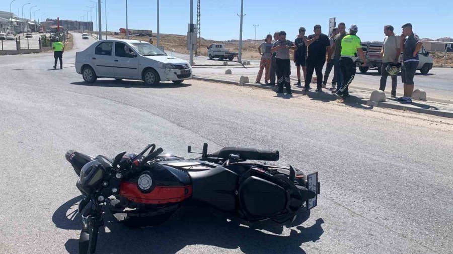 Karaman’da Otomobille Motosiklet Çarpıştı: 1 Yaralı