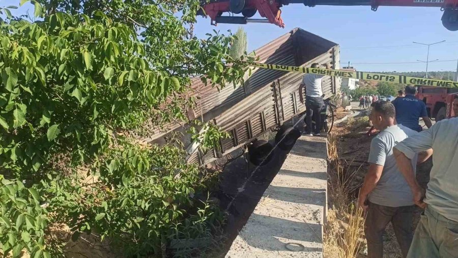 Konya’da Otomobil Tırla Çarpıştı: 3 Ölü