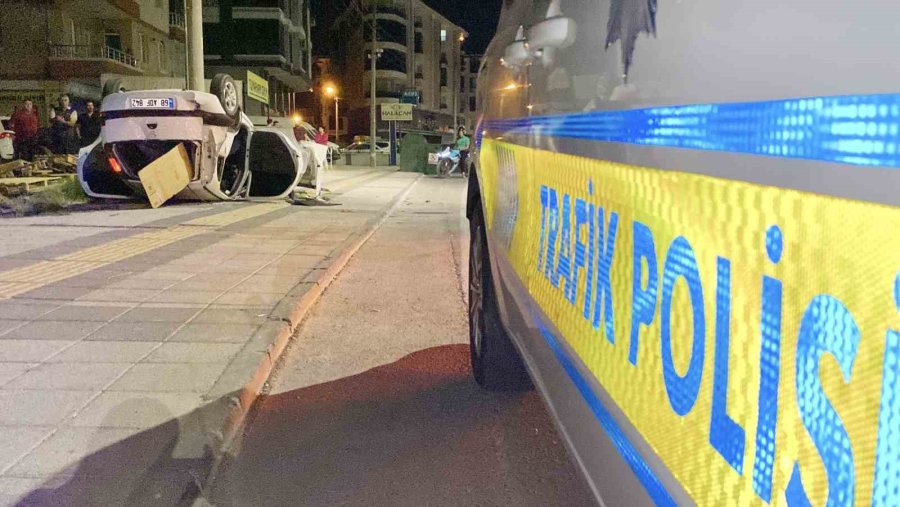 "türk Polisinden Kaçılmaz" Deyip Defalarca Kaçan Sürücü Kaza Yaptı