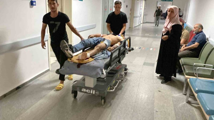 "türk Polisinden Kaçılmaz" Deyip Defalarca Kaçan Sürücü Kaza Yaptı