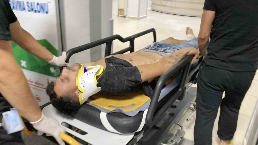 "türk Polisinden Kaçılmaz" Deyip Defalarca Kaçan Sürücü Kaza Yaptı