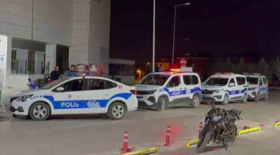 Kayınbiraderine Kızdı, Hastane Önünde Havaya Ateş Açtı