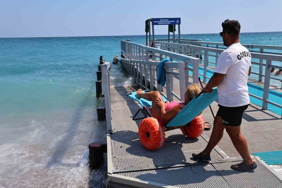 Büyükşehir’in Engelsiz Plajlarına Ziyaretçi Akını