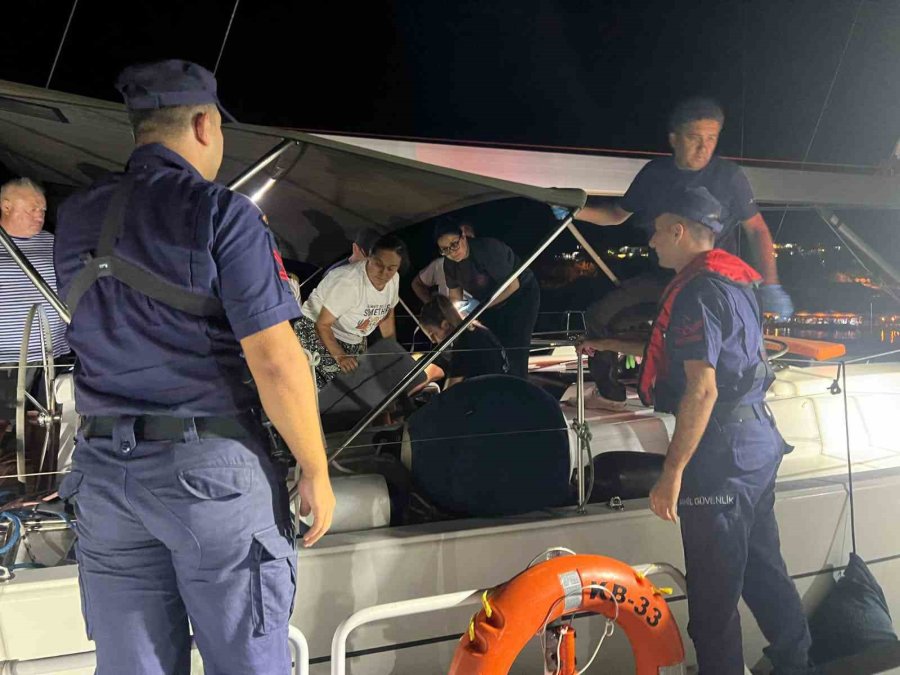 Ayağı Kırılan Kazazede Sahil Güvenlik Ekipleri Tarafından Kurtarıldı