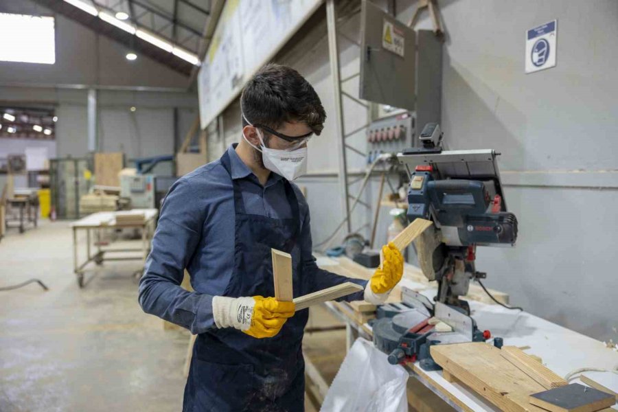 Mercek Kurslarıyla Nitelikli Ustalar Yetişiyor