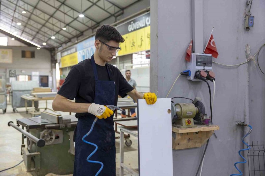 Mercek Kurslarıyla Nitelikli Ustalar Yetişiyor