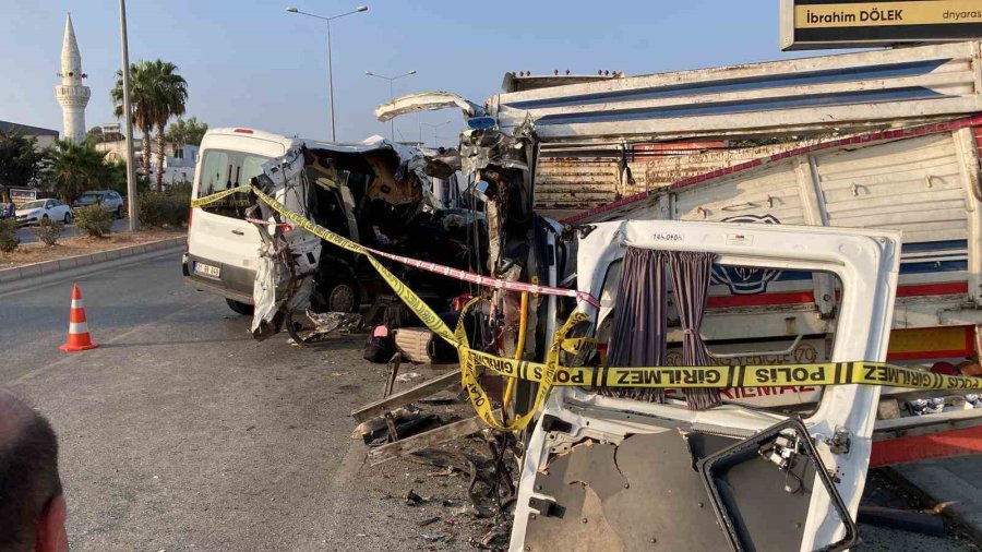 Öğrencileri Mersin’e Tatile Getiren Minibüs Kaza Yaptı: 2 Ölü, 10 Yaralı