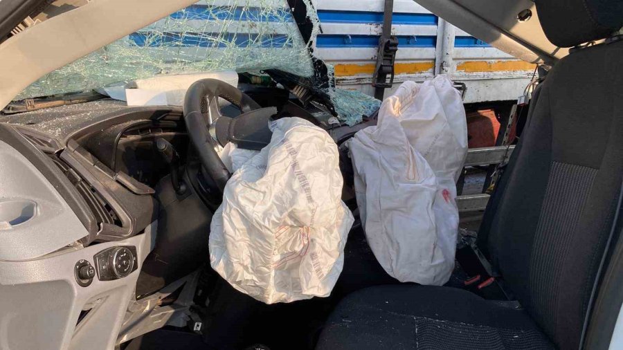 Öğrencileri Mersin’e Tatile Getiren Minibüs Kaza Yaptı: 2 Ölü, 10 Yaralı