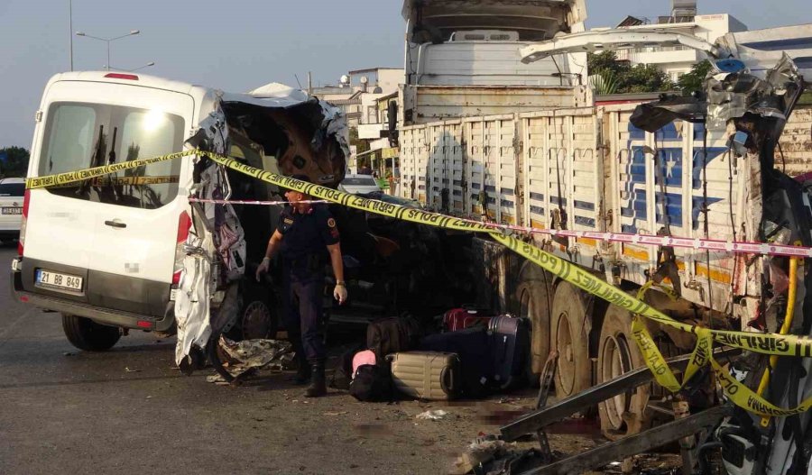 Tır Park Ettiken İki Dakika Sonra Kaza Olmuş: Ölenlerin Kimlikleri Belirlendi
