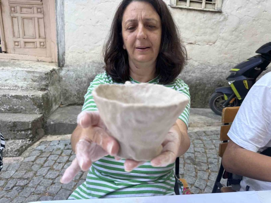 Hayallerini Ata Toprağında Açtığı Seramik Atölyesiyle Gerçekleştirdi