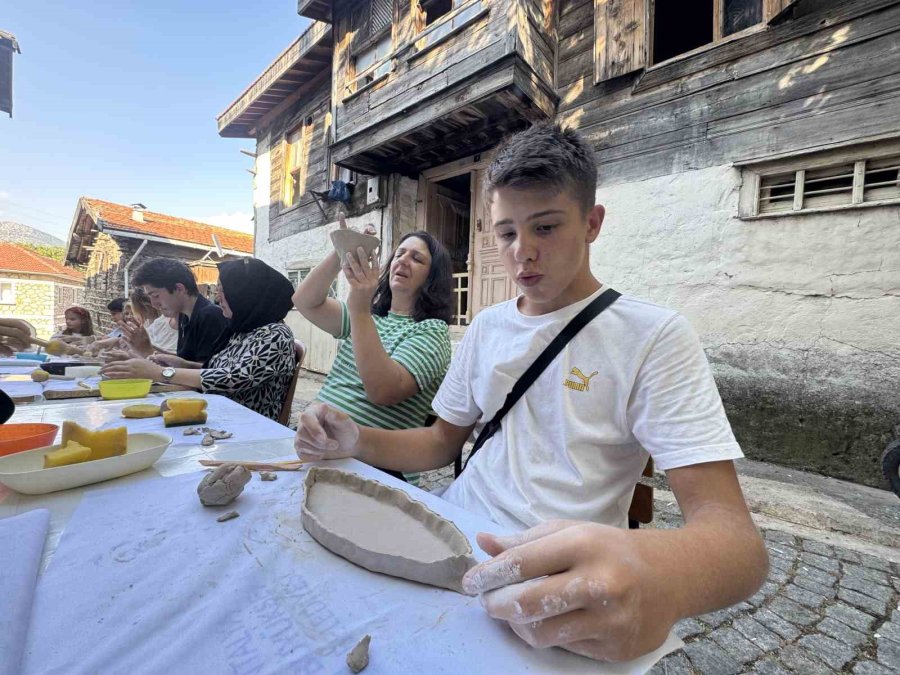 Hayallerini Ata Toprağında Açtığı Seramik Atölyesiyle Gerçekleştirdi