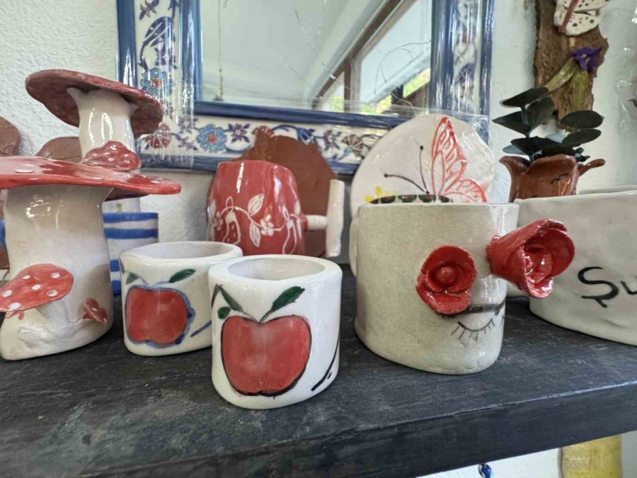 Hayallerini Ata Toprağında Açtığı Seramik Atölyesiyle Gerçekleştirdi