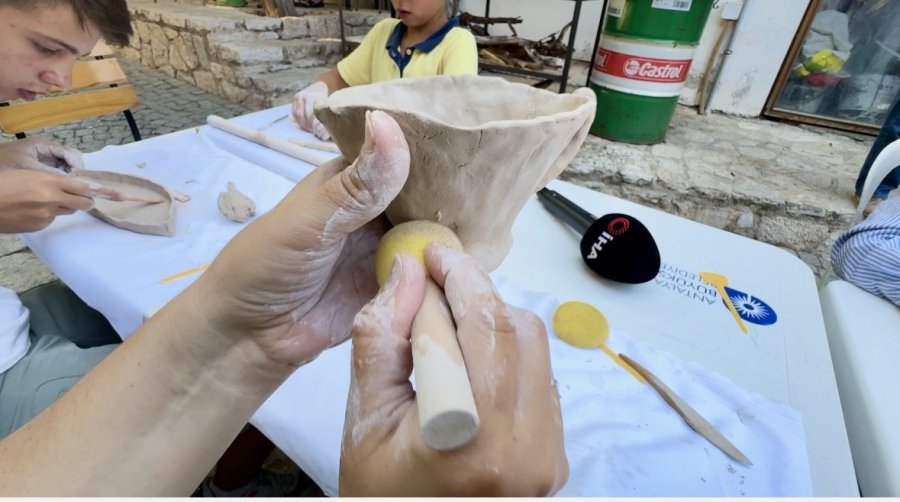 Hayallerini Ata Toprağında Açtığı Seramik Atölyesiyle Gerçekleştirdi