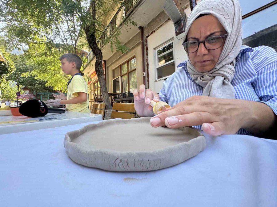 Hayallerini Ata Toprağında Açtığı Seramik Atölyesiyle Gerçekleştirdi