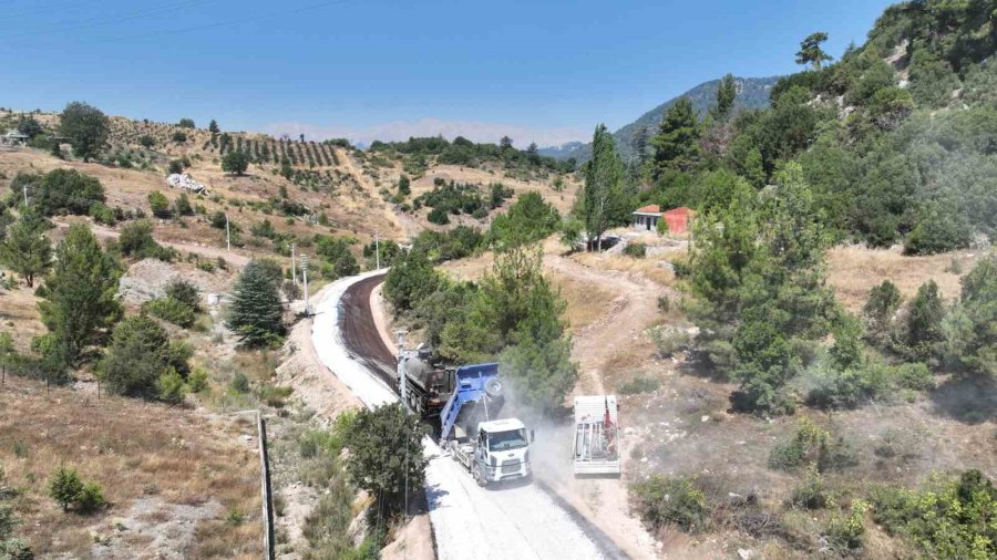 Kemer Ovacık Mahallesi’nin 3.5 Kilometrelik Yolu Asfaltla Buluştu