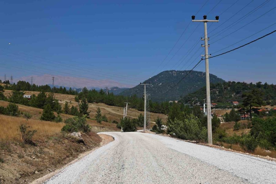 Kemer Ovacık Mahallesi’nin 3.5 Kilometrelik Yolu Asfaltla Buluştu