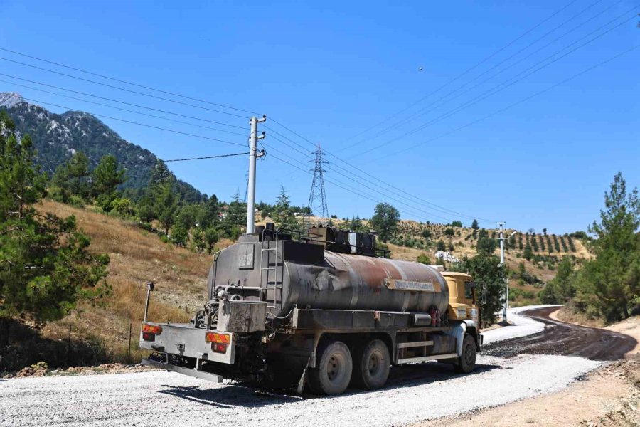 Kemer Ovacık Mahallesi’nin 3.5 Kilometrelik Yolu Asfaltla Buluştu