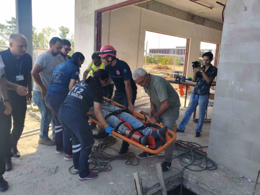 Kuyuda Mahsur Kalan Yaralı Çalışanı İtfaiye Ekipleri Kurtardı
