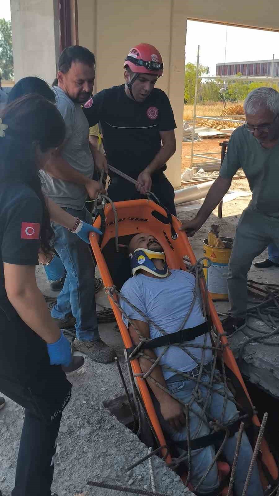 Kuyuda Mahsur Kalan Yaralı Çalışanı İtfaiye Ekipleri Kurtardı