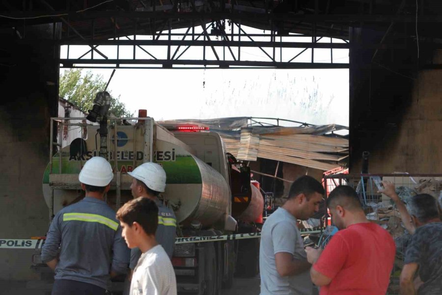 Otel Ekipmanları Deposunda 15 Gün Arayla İkinci Yangın