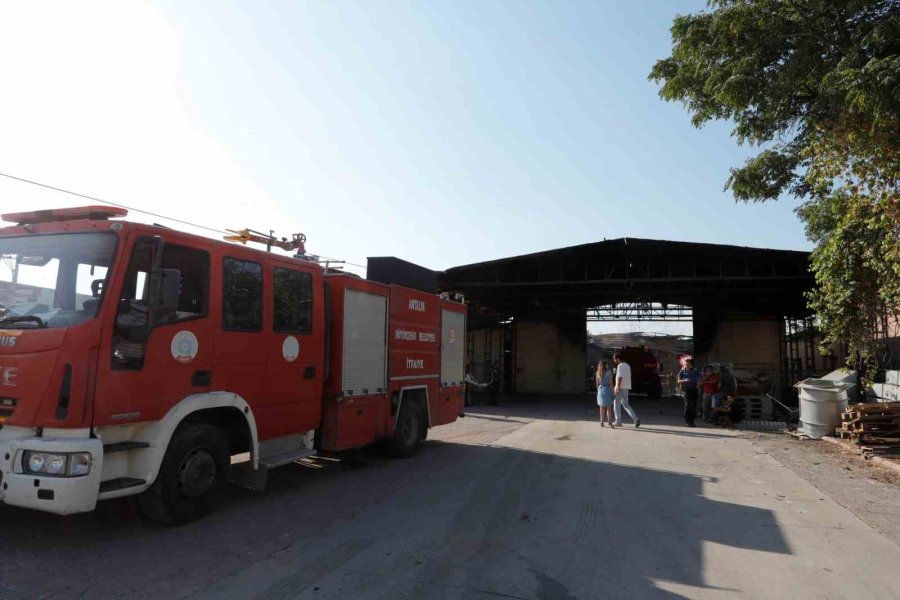 Otel Ekipmanları Deposunda 15 Gün Arayla İkinci Yangın