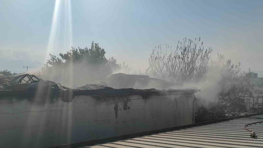 Otel Ekipmanları Deposunda 15 Gün Arayla İkinci Yangın