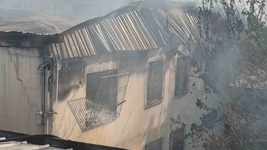 Otel Ekipmanları Deposunda 15 Gün Arayla İkinci Yangın