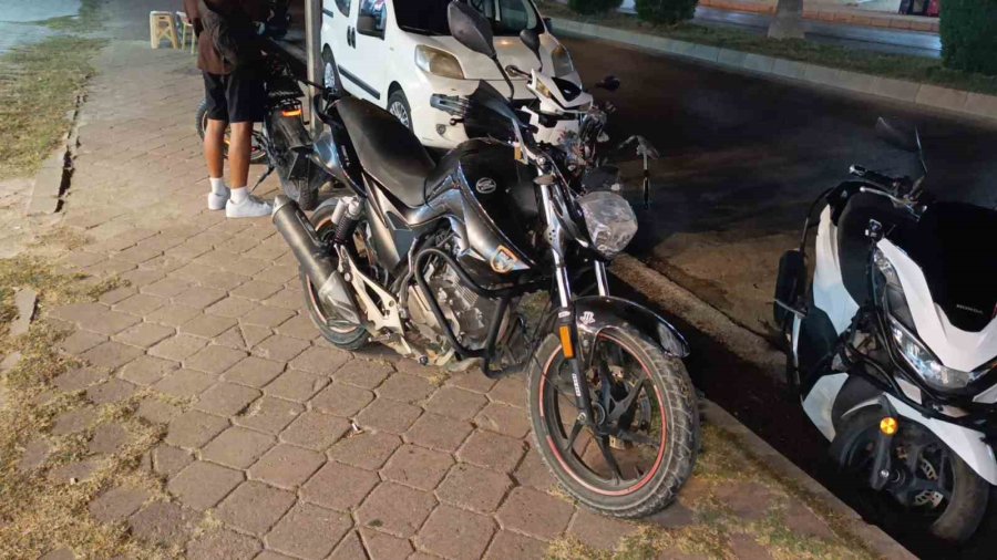 Antalya’da Motosikletler Çarpıştı: 3 Yaralı