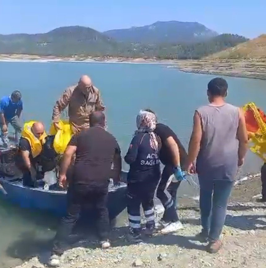 Barajdan Su Almaya Çalışan Eğitim Uçuşu Kalkamayarak Düştü