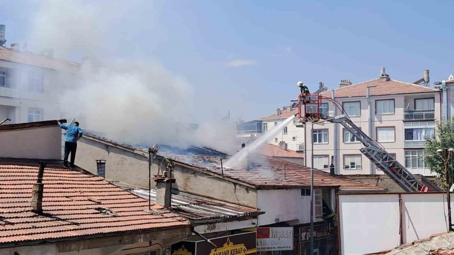 Karaman’da Çatı Yangını Korkuttu