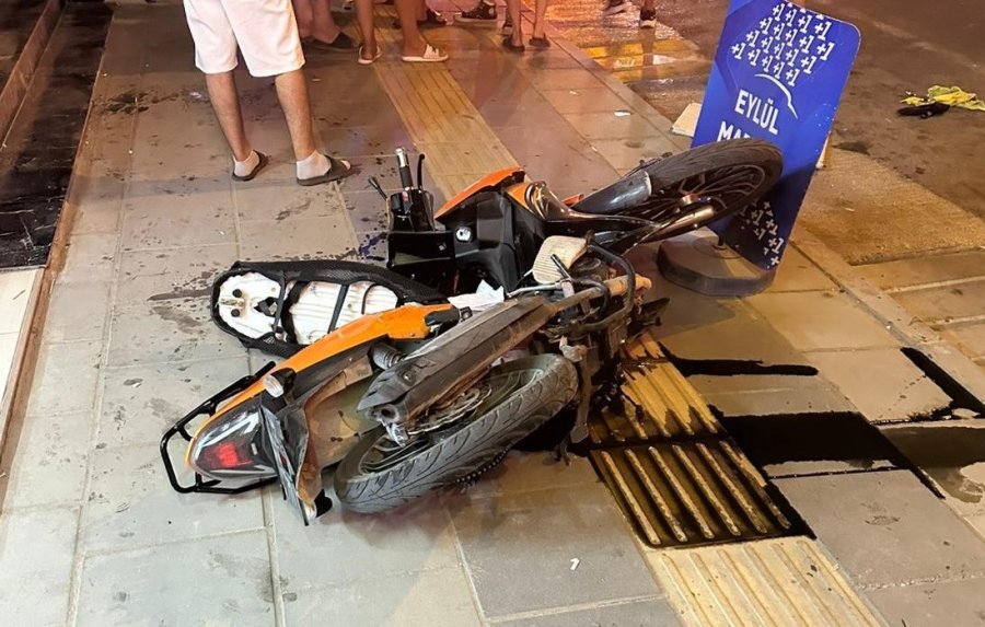 Feci Kaza Kamerada: Yoldan Geçen Hemşire Dakikalarca Kalp Masajı Yaptı Ama Kurtarılamadı