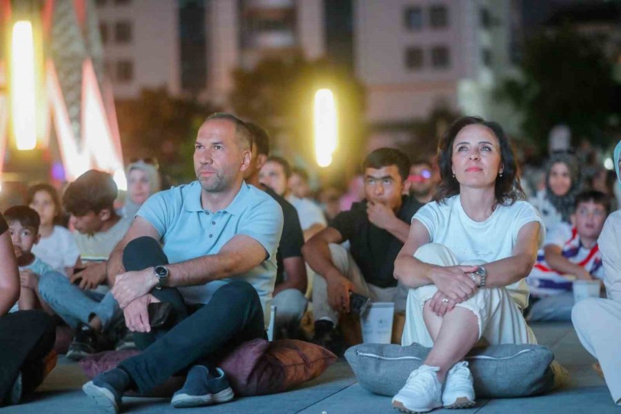 Niğde’de Minderli Sinema Günleri Büyük Katılımla Tamamlandı