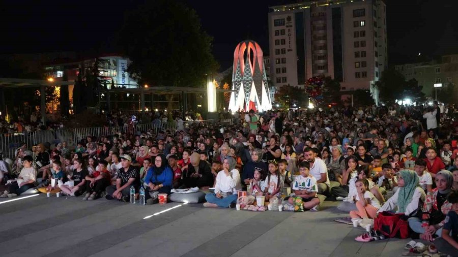 Niğde’de Minderli Sinema Günleri Büyük Katılımla Tamamlandı