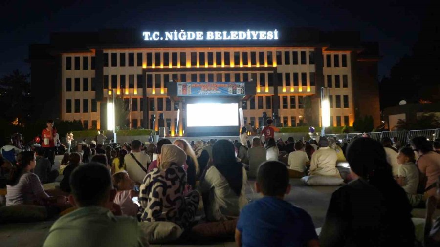 Niğde’de Minderli Sinema Günleri Büyük Katılımla Tamamlandı