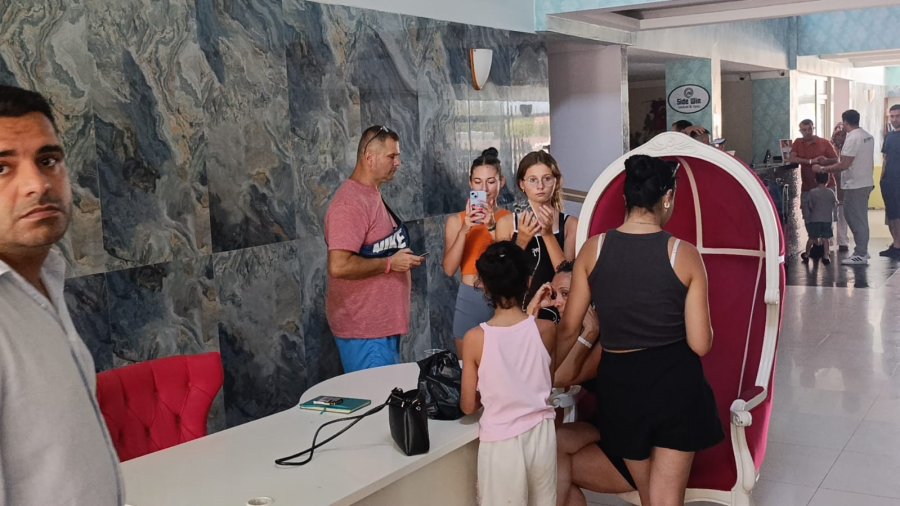 Tatilleri Kabusa Döndü, Oteli Terk Ettiler